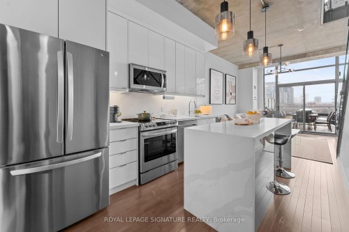 606-33 Mill Street, Toronto, ON - Indoor Photo Showing Kitchen With Upgraded Kitchen