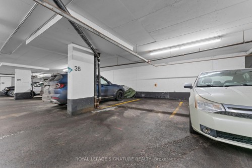 606-33 Mill Street, Toronto, ON - Indoor Photo Showing Garage