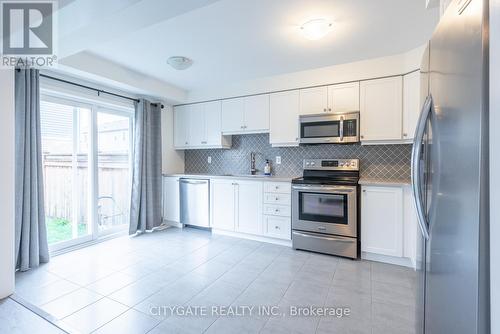 69 Mcmonies Drive, Hamilton, ON - Indoor Photo Showing Kitchen