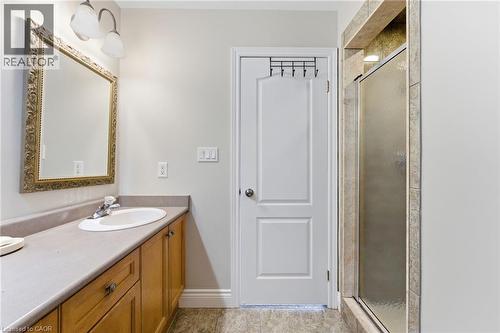 3 Holkham Avenue, Hamilton, ON - Indoor Photo Showing Bathroom