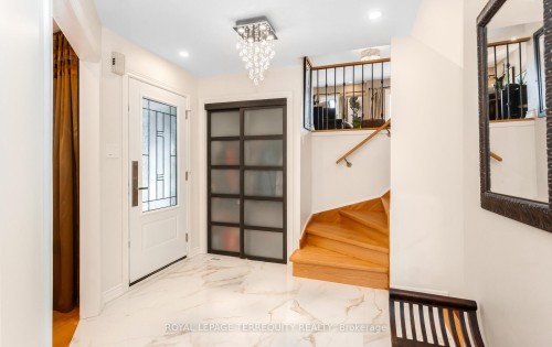 5596 Haddon Hall Road, Mississauga, ON - Indoor Photo Showing Other Room