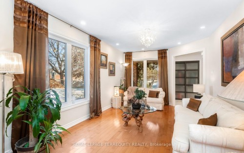 5596 Haddon Hall Road, Mississauga, ON - Indoor Photo Showing Living Room