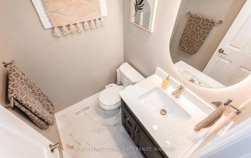 5596 Haddon Hall Road, Mississauga, ON - Indoor Photo Showing Bathroom