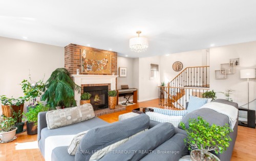 5596 Haddon Hall Road, Mississauga, ON - Indoor Photo Showing Living Room With Fireplace