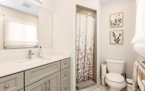 5596 Haddon Hall Road, Mississauga, ON - Indoor Photo Showing Bathroom