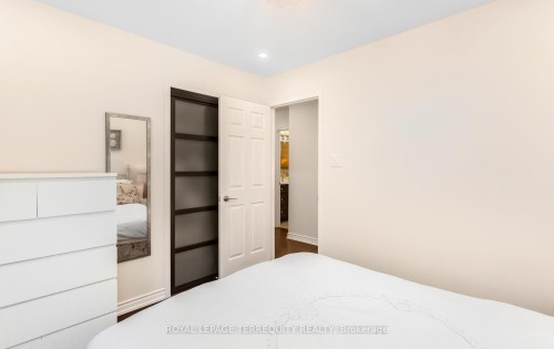 5596 Haddon Hall Road, Mississauga, ON - Indoor Photo Showing Bedroom