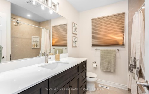 5596 Haddon Hall Road, Mississauga, ON - Indoor Photo Showing Bathroom