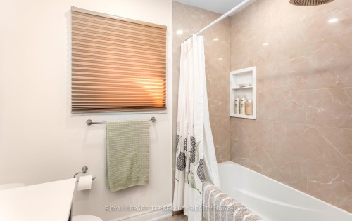 5596 Haddon Hall Road, Mississauga, ON - Indoor Photo Showing Bathroom