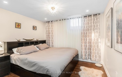 5596 Haddon Hall Road, Mississauga, ON - Indoor Photo Showing Bedroom