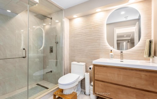 5596 Haddon Hall Road, Mississauga, ON - Indoor Photo Showing Bathroom