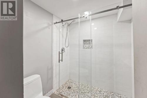 21 King High Avenue, Toronto, ON - Indoor Photo Showing Bathroom