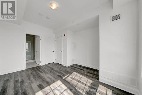 Walk-in closet - 216 - 50 Lakebreeze Drive, Clarington (Newcastle), ON - Indoor Photo Showing Other Room