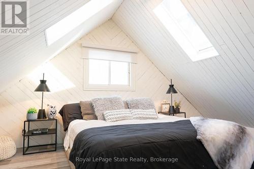 717 Knox Avenue, Hamilton (Parkview), ON - Indoor Photo Showing Bedroom