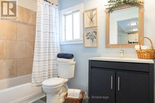 717 Knox Avenue, Hamilton (Parkview), ON - Indoor Photo Showing Bathroom