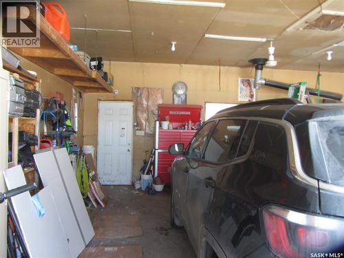 706 Klassen Bay, Martensville, SK - Indoor Photo Showing Garage