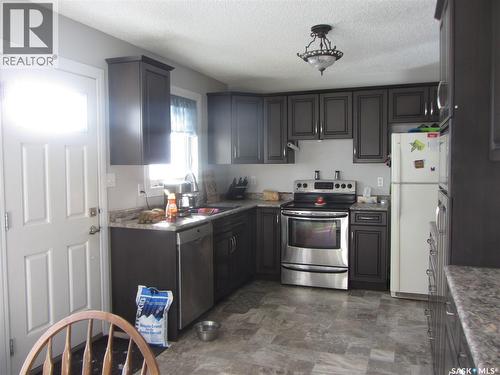 706 Klassen Bay, Martensville, SK - Indoor Photo Showing Kitchen With Double Sink