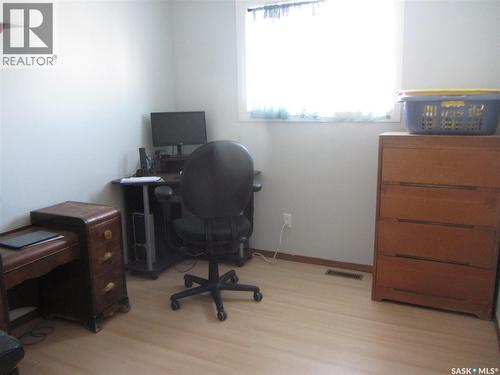 706 Klassen Bay, Martensville, SK - Indoor Photo Showing Office