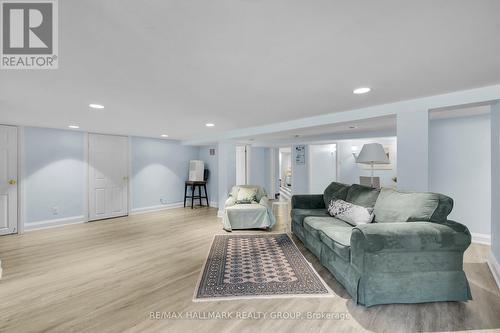 1 Iona Street, Ottawa, ON - Indoor Photo Showing Living Room