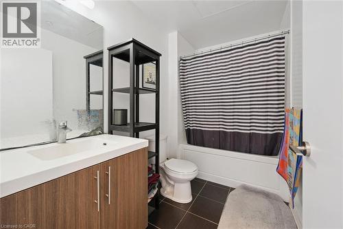 85 Duke Street Unit# 1707, Kitchener, ON - Indoor Photo Showing Bathroom