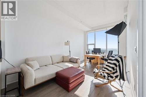 85 Duke Street Unit# 1707, Kitchener, ON - Indoor Photo Showing Living Room