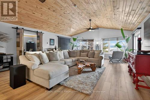5317 Ardoch Road, Frontenac (Frontenac North), ON - Indoor Photo Showing Living Room
