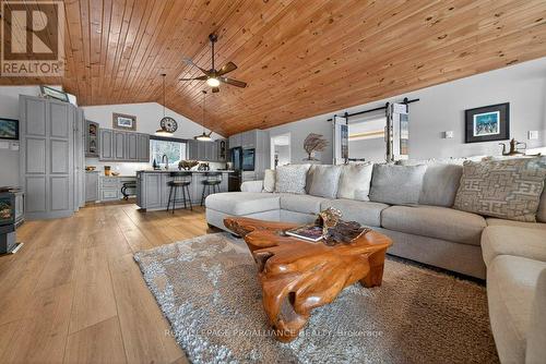 5317 Ardoch Road, Frontenac (Frontenac North), ON - Indoor Photo Showing Living Room