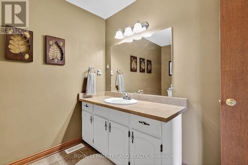 Second Level: 4-Piece Bathroom - 126 Somerset Road, London South (South K), ON - Indoor Photo Showing Bathroom