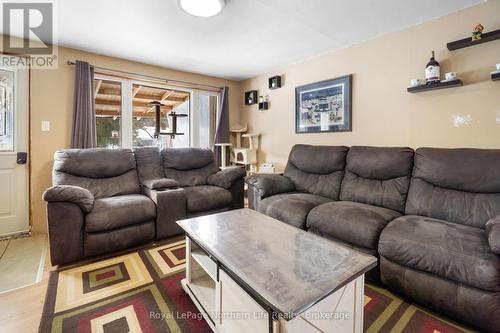 294 Mountain Road, Callander, ON - Indoor Photo Showing Living Room