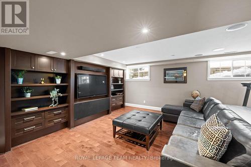 430 Kilmarnock Way, Ottawa, ON - Indoor Photo Showing Living Room
