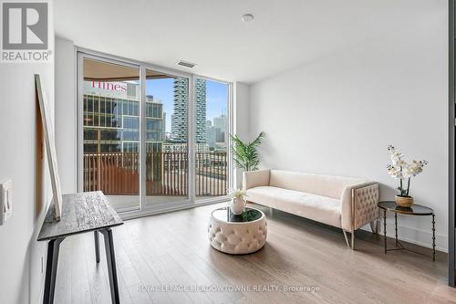 826 - 155 Merchants' Wharf, Toronto, ON - Indoor Photo Showing Living Room