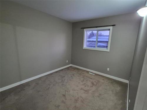 1 35 Lilac Place, Niverville, MB - Indoor Photo Showing Other Room