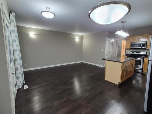 1 35 Lilac Place, Niverville, MB - Indoor Photo Showing Other Room