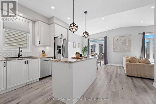 1556 Albany Drive, Kingston (City Northwest), ON - Indoor Photo Showing Kitchen With Upgraded Kitchen