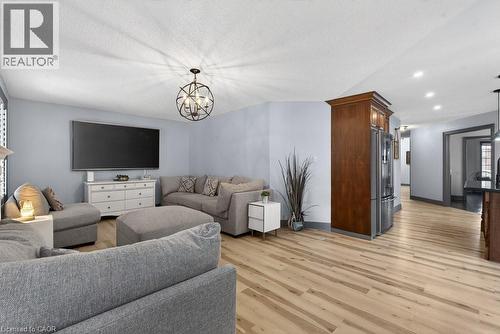 84 Loon Avenue, Barrie, ON - Indoor Photo Showing Living Room