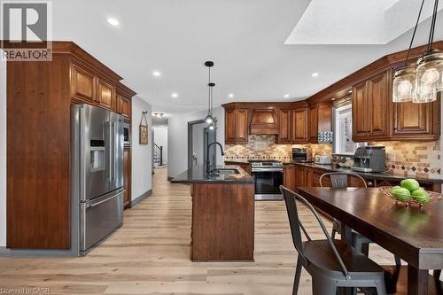 84 Loon Avenue, Barrie, ON - Indoor Photo Showing Kitchen With Upgraded Kitchen