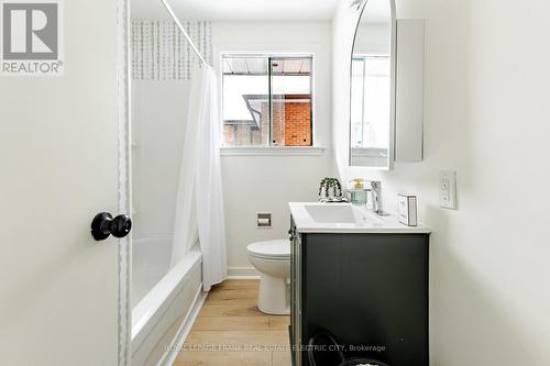 381 Applegrove Avenue, Peterborough (Northcrest Ward 5), ON - Indoor Photo Showing Bathroom