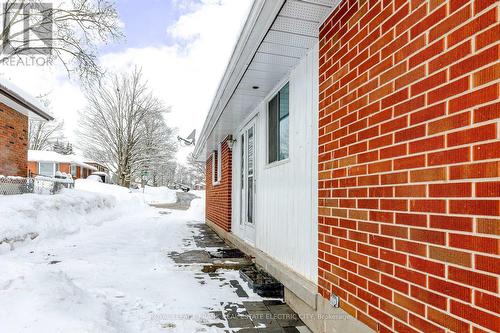 381 Applegrove Avenue, Peterborough (Northcrest Ward 5), ON - Outdoor