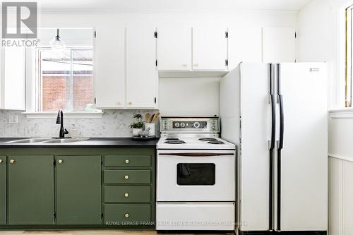 381 Applegrove Avenue, Peterborough (Northcrest Ward 5), ON - Indoor Photo Showing Kitchen