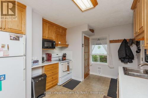 91 Oak Street, Unorganized Townships (Thorne), ON - Indoor Photo Showing Kitchen With Double Sink