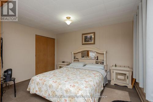 91 Oak Street, Unorganized Townships (Thorne), ON - Indoor Photo Showing Bedroom