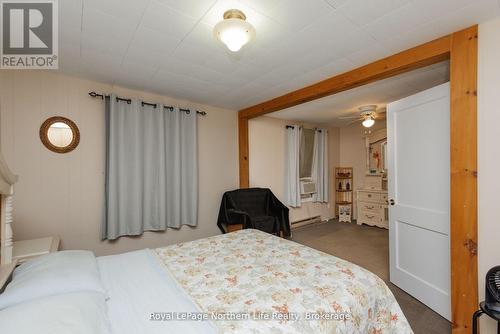 91 Oak Street, Unorganized Townships (Thorne), ON - Indoor Photo Showing Bedroom