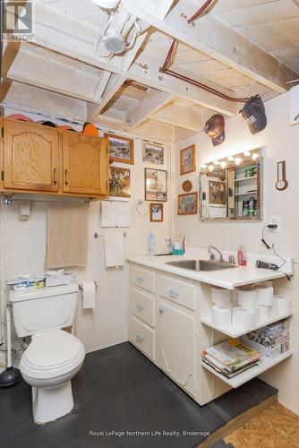 91 Oak Street, Unorganized Townships (Thorne), ON - Indoor Photo Showing Bathroom