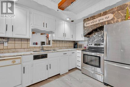 431 Main Street, Deseronto (Deseronto (Town)), ON - Indoor Photo Showing Kitchen With Double Sink