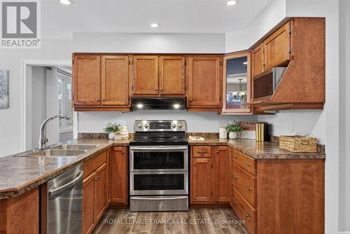 1821 Parkwood Circle, Peterborough (Monaghan Ward 2), ON - Indoor Photo Showing Kitchen With Double Sink