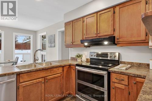 1821 Parkwood Circle, Peterborough (Monaghan Ward 2), ON - Indoor Photo Showing Kitchen With Double Sink
