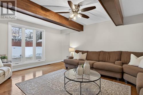 1821 Parkwood Circle, Peterborough (Monaghan Ward 2), ON - Indoor Photo Showing Living Room