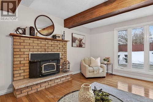 1821 Parkwood Circle, Peterborough (Monaghan Ward 2), ON - Indoor Photo Showing Living Room With Fireplace
