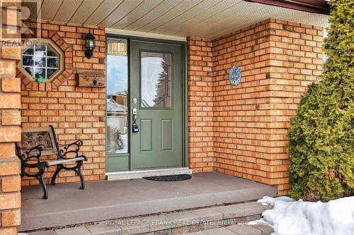 1821 Parkwood Circle, Peterborough (Monaghan Ward 2), ON - Outdoor With Exterior