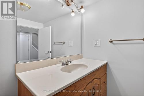 1821 Parkwood Circle, Peterborough (Monaghan Ward 2), ON - Indoor Photo Showing Bathroom