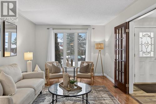 1821 Parkwood Circle, Peterborough (Monaghan Ward 2), ON - Indoor Photo Showing Living Room